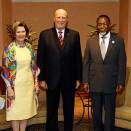 The King and Queen with Foreign minister Jonas Gahr Støre and Vice president Kgalema Motlanthe in Pretoria (Photo: Lise Åserud / Scanpix)